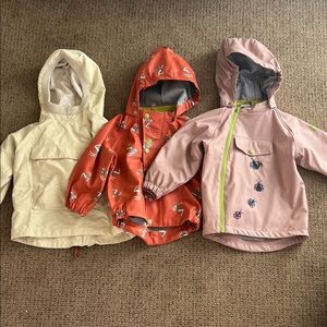 Mini A Ture, Katt nak en Scandinavian rain coats!